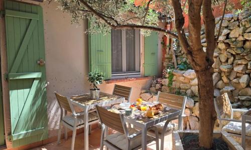 Hôtel Le Colbert - photo 1