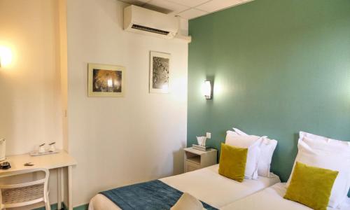 Hôtel Les Corps Saints - photo 2